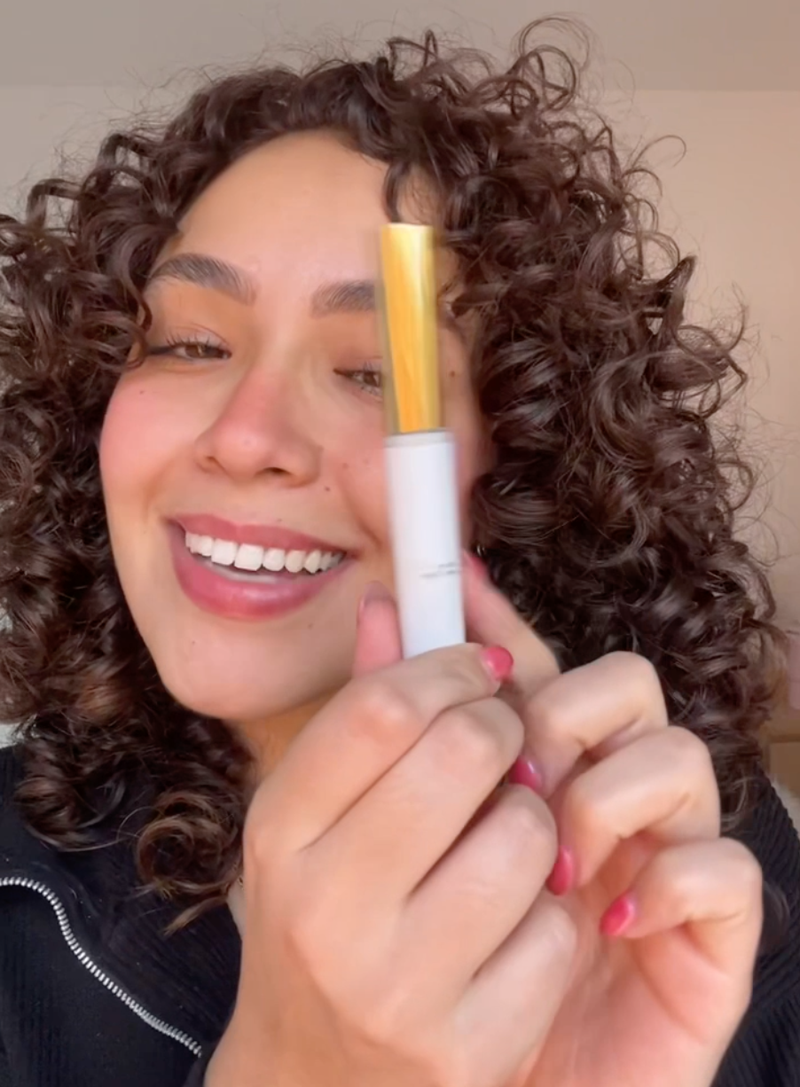 Suero con Ingredientes Naturales para Crecimiento de Cejas. Efectivo para el crecimiento de cejas pobladas. No contienen hormonas.