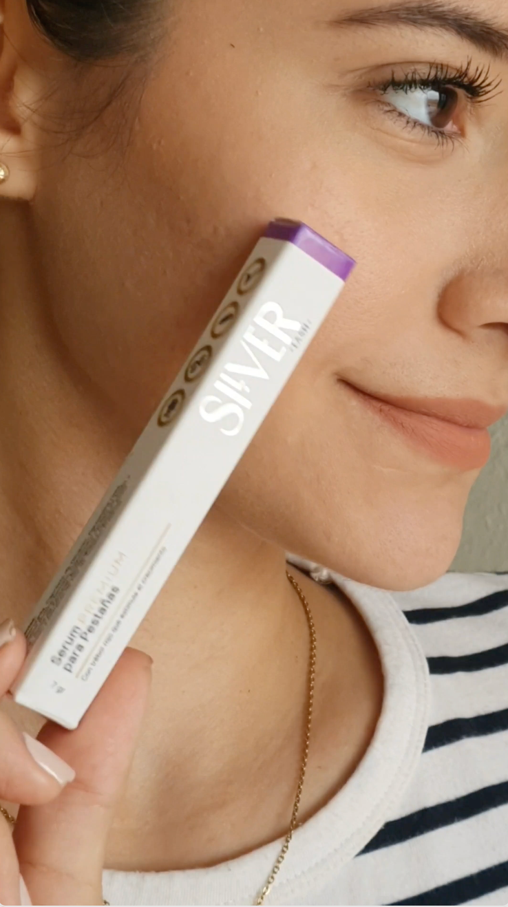Pestañas más largas, gruesas y abundantes con nuestro Suero para Pestañas; Suero con Ingredientes Naturales para Crecimiento de Cejas. Efectivo para el crecimiento de cejas pobladas. No contienen hormonas.